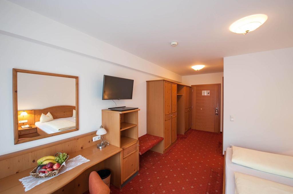 Hotel Juchhof แลร์มอส ภายนอก รูปภาพ